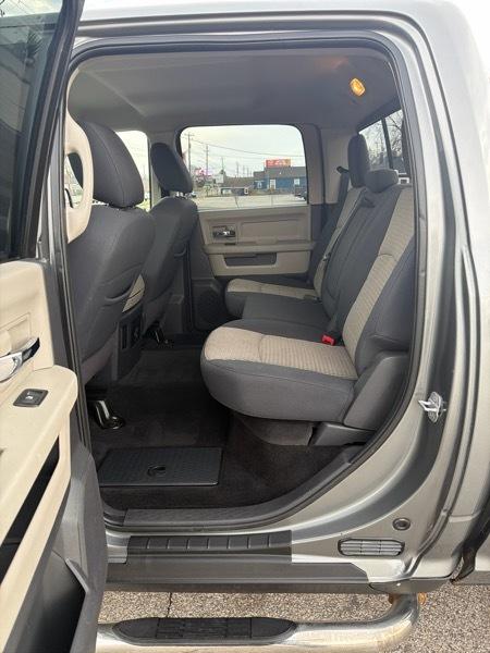 RAM 1500 SLT Crew Cab 4WD 2012