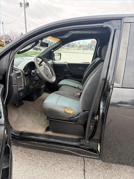 Nissan Titan XE King Cab 2WD 2005