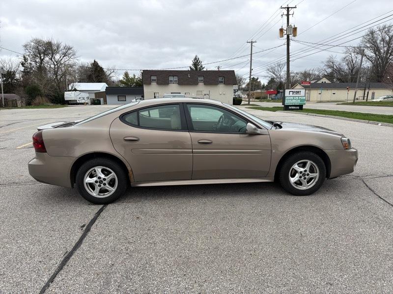 Pontiac Grand Prix Sedan 2007