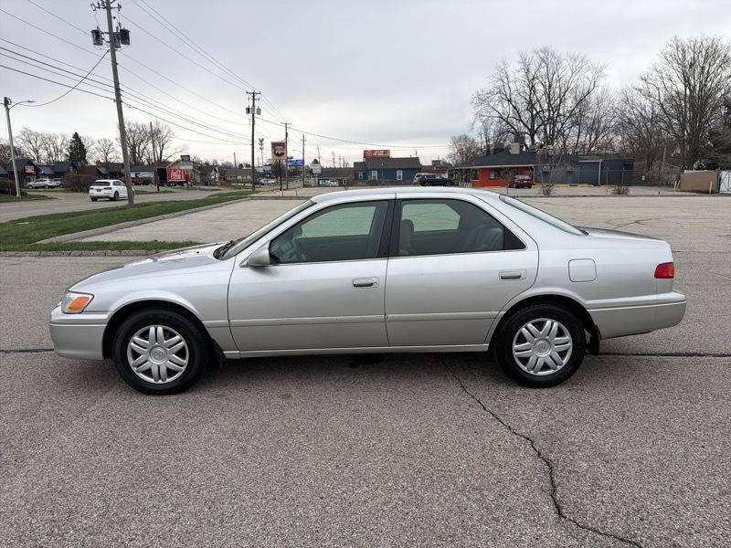 Toyota Camry LE V6 2000