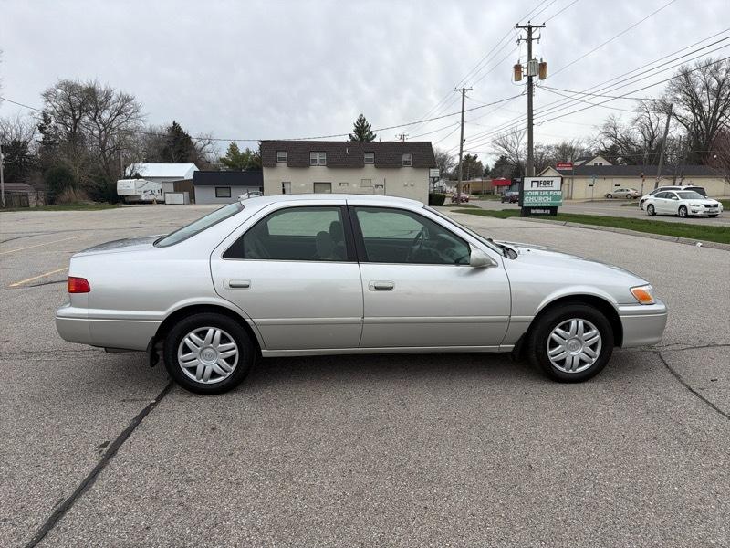Toyota Camry LE V6 2000