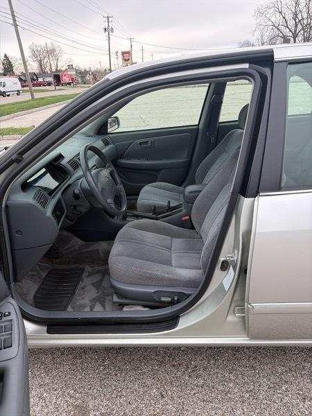 Toyota Camry LE V6 2000