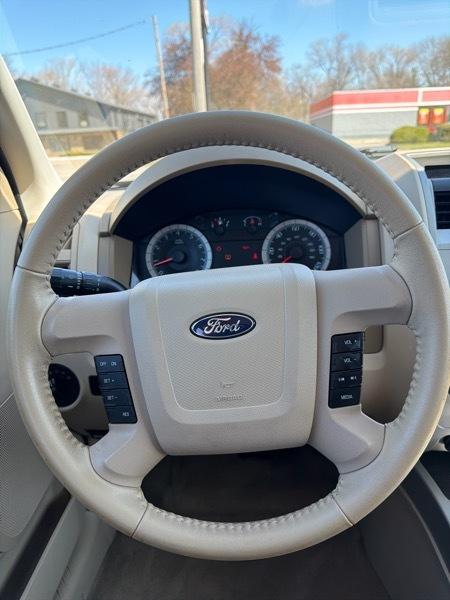 Ford Escape XLT FWD 2010