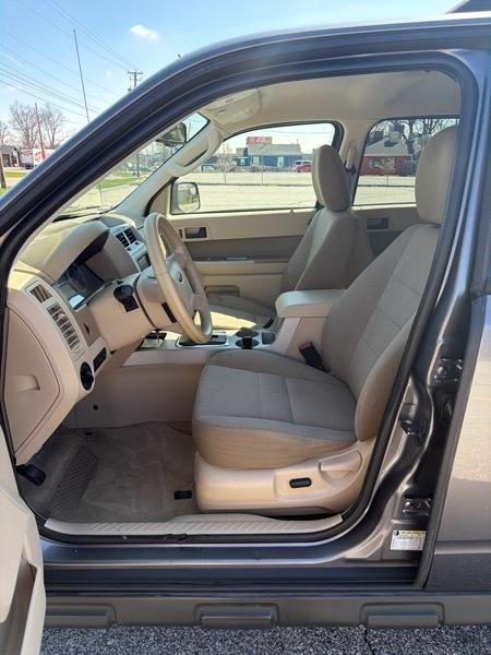 Ford Escape XLT FWD 2010