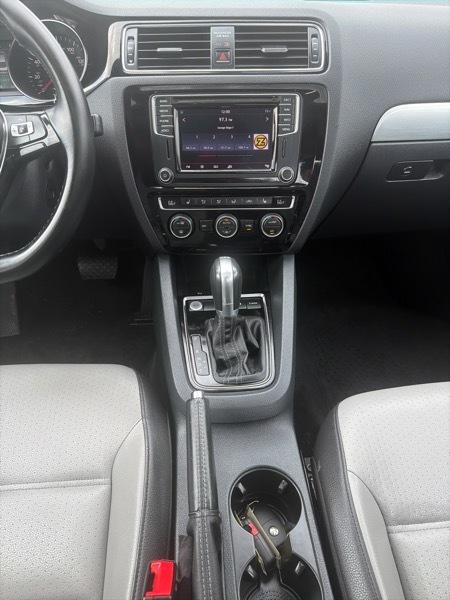 Volkswagen Jetta Hybrid SEL Premium 2016
