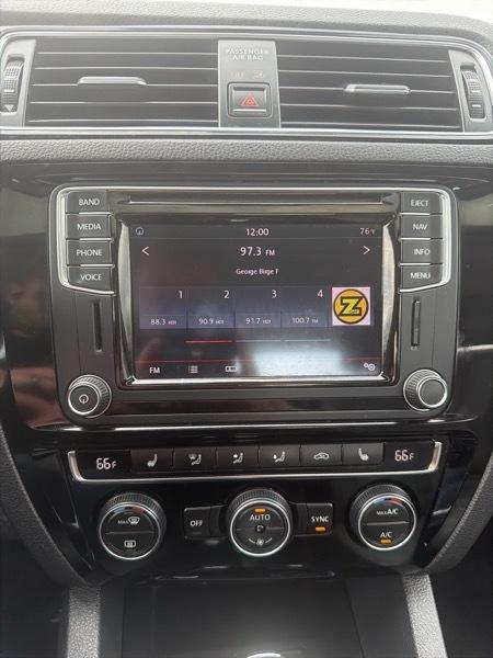 Volkswagen Jetta Hybrid SEL Premium 2016