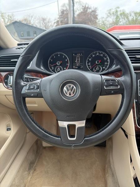 Volkswagen Passat 3.6L V6 SEL2 2012