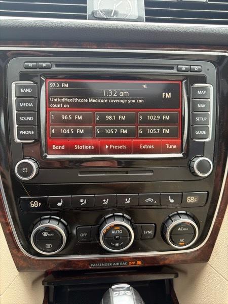 Volkswagen Passat 3.6L V6 SEL2 2012