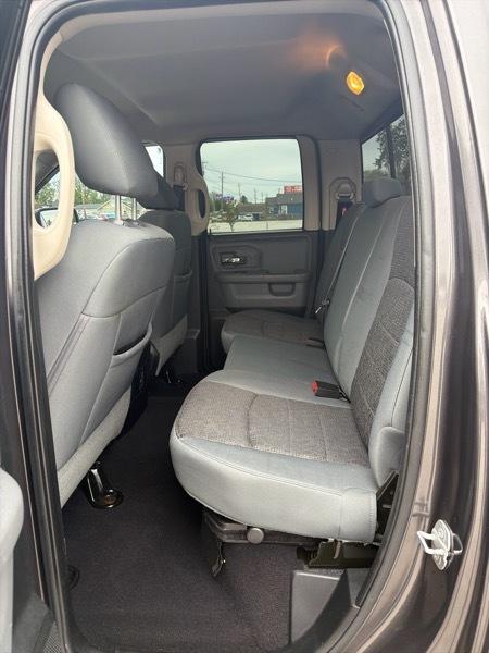 RAM 1500 SLT Quad Cab 4WD 2015