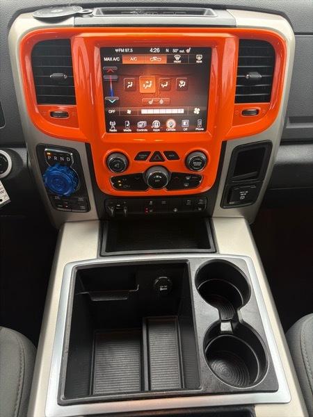 RAM 1500 SLT Quad Cab 4WD 2015