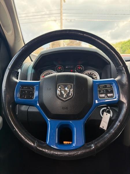 RAM 1500 SLT Quad Cab 4WD 2015