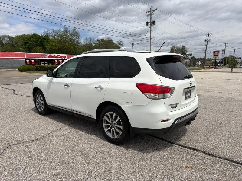 Nissan Pathfinder SV 4WD 2013