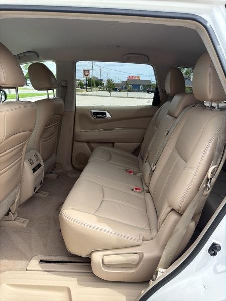 Nissan Pathfinder SV 4WD 2013