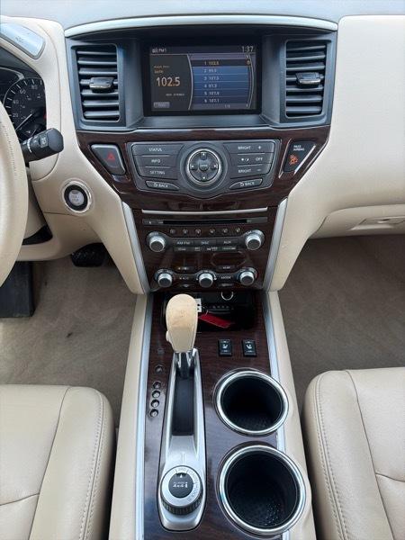 Nissan Pathfinder SV 4WD 2013