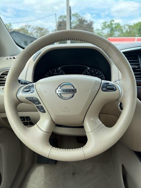 Nissan Pathfinder SV 4WD 2013