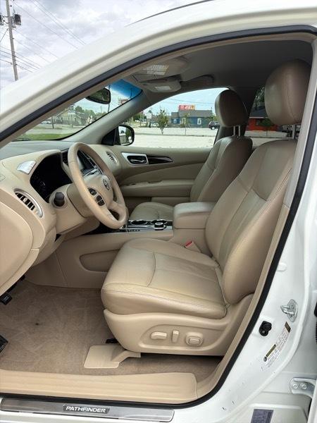 Nissan Pathfinder SV 4WD 2013