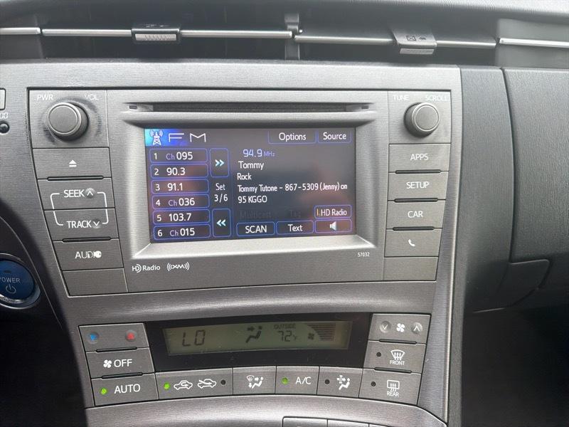 Toyota Prius Prius V 2012