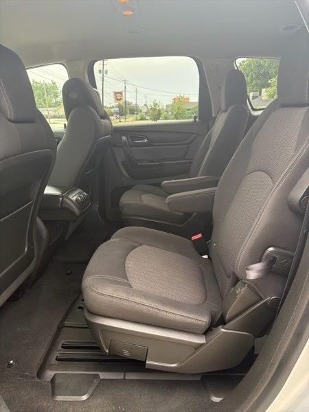 Chevrolet Traverse 1LT FWD 2013