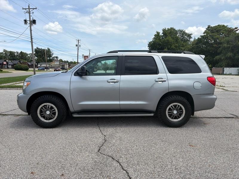 Toyota Sequoia Plantium 4WD FFV 2011