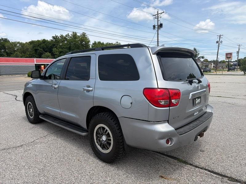 Toyota Sequoia Plantium 4WD FFV 2011