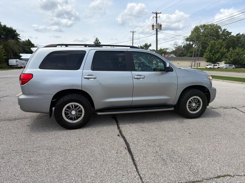 Toyota Sequoia Plantium 4WD FFV 2011