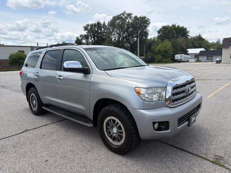 Toyota Sequoia Plantium 4WD FFV 2011