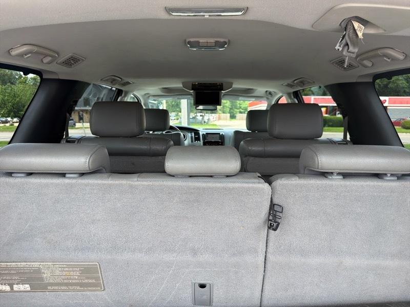 Toyota Sequoia Plantium 4WD FFV 2011