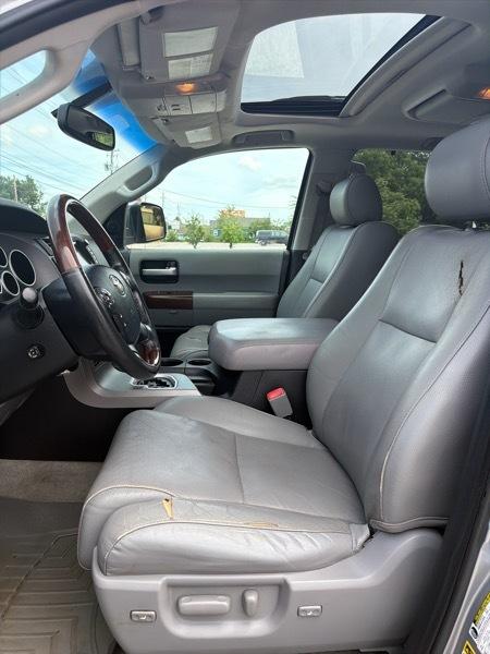 Toyota Sequoia Plantium 4WD FFV 2011