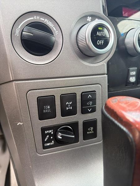 Toyota Sequoia Plantium 4WD FFV 2011