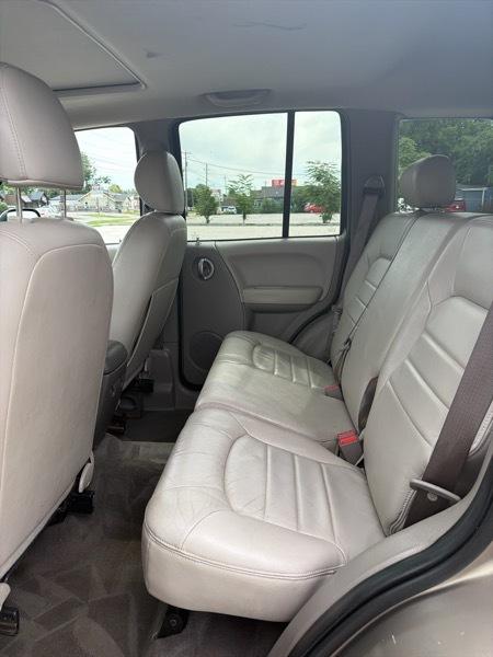 Jeep Liberty Limited 2WD 2004