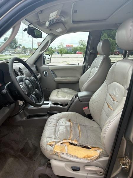 Jeep Liberty Limited 2WD 2004