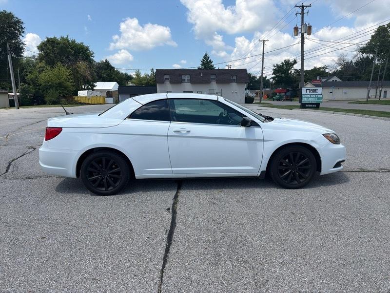 Chrysler 200 S Convertible 2011