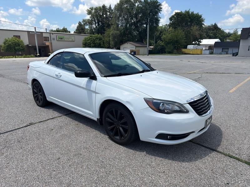 Chrysler 200 S Convertible 2011