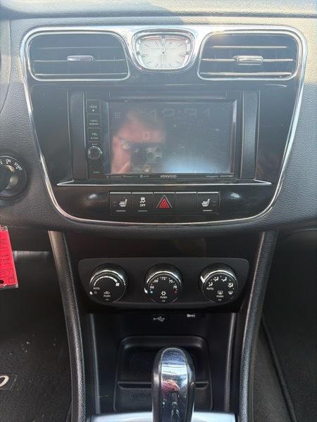 Chrysler 200 S Convertible 2011