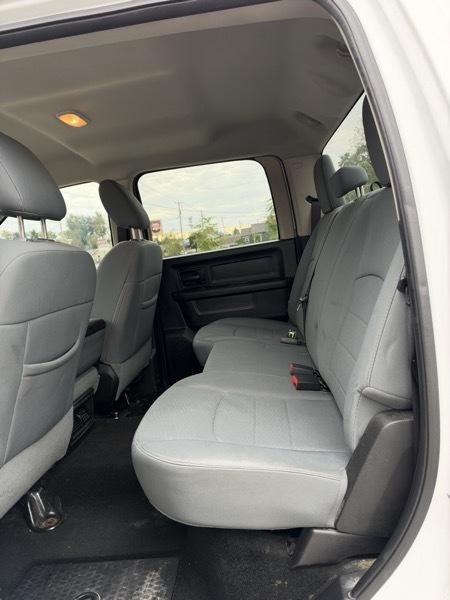 RAM 1500 4WD Crew Cab 140.5" ST 2013