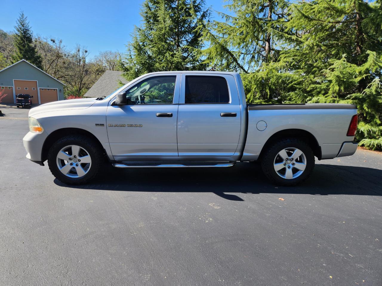 RAM 1500 ST Crew Cab 4WD 2012
