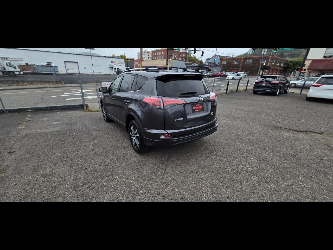 Toyota RAV4 LE AWD (Natl) 2017