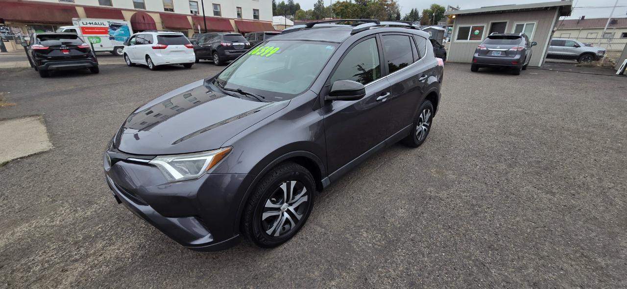Toyota RAV4 LE AWD (Natl) 2017