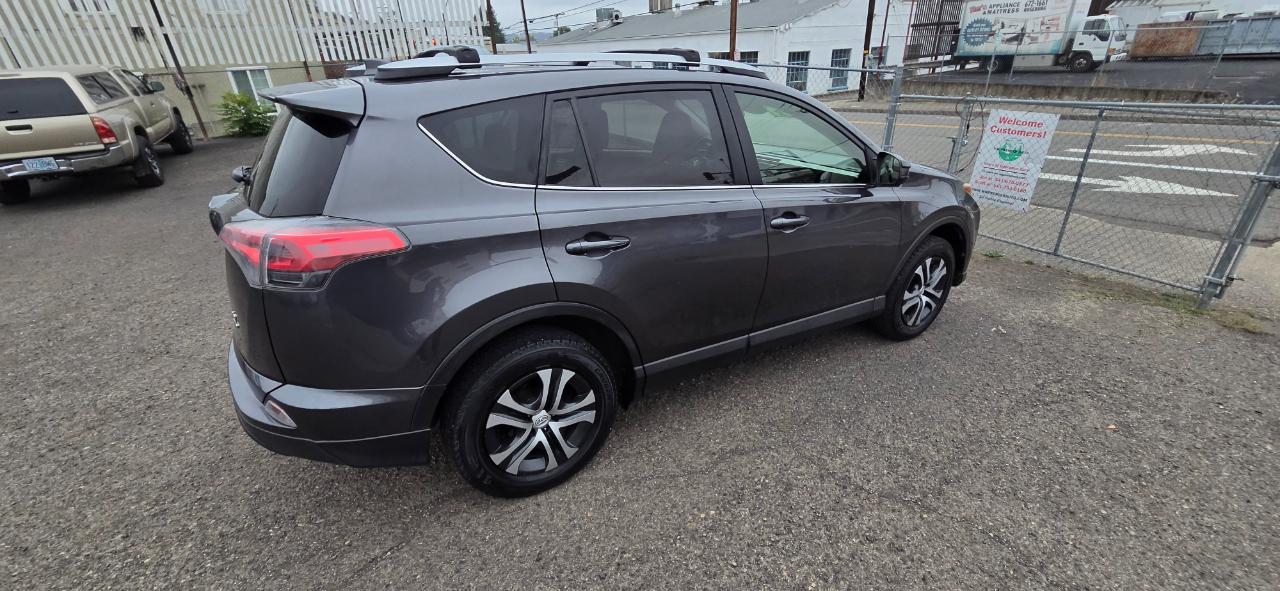 Toyota RAV4 LE AWD (Natl) 2017