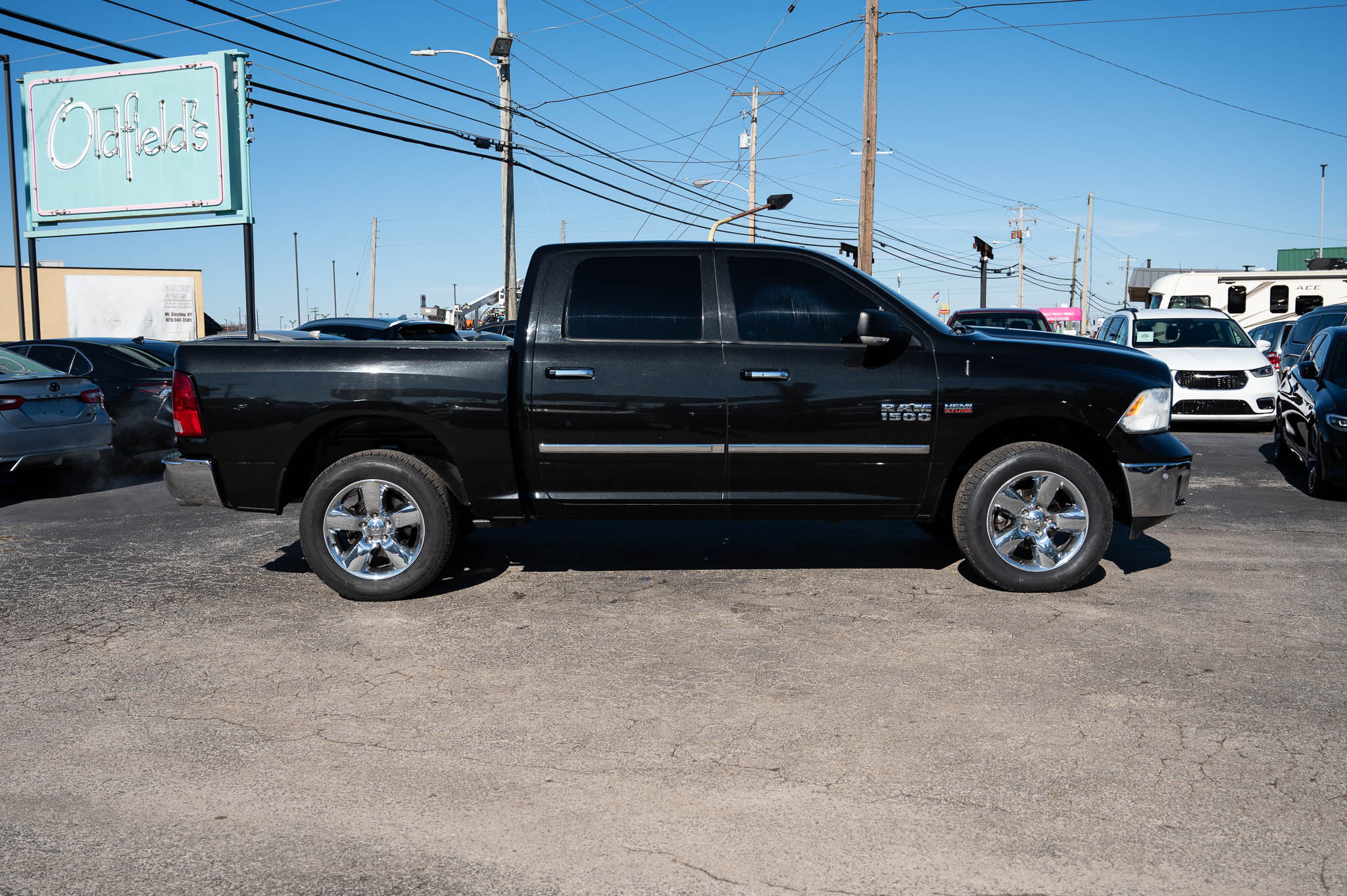 RAM 1500 SLT Crew Cab SWB 4WD 2016