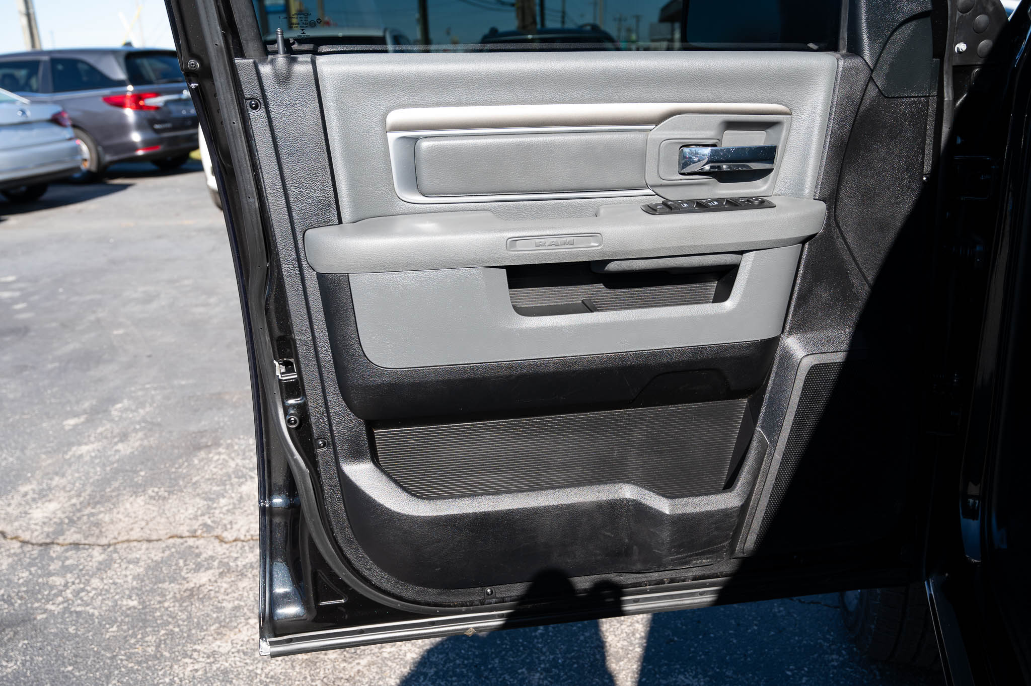 RAM 1500 SLT Crew Cab SWB 4WD 2016