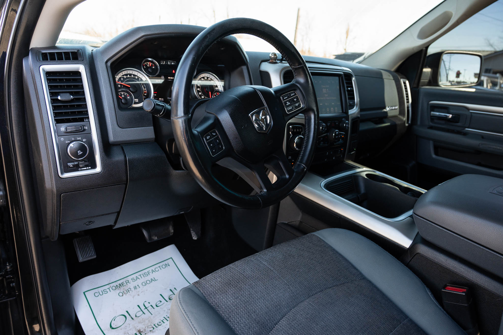 RAM 1500 SLT Crew Cab SWB 4WD 2016