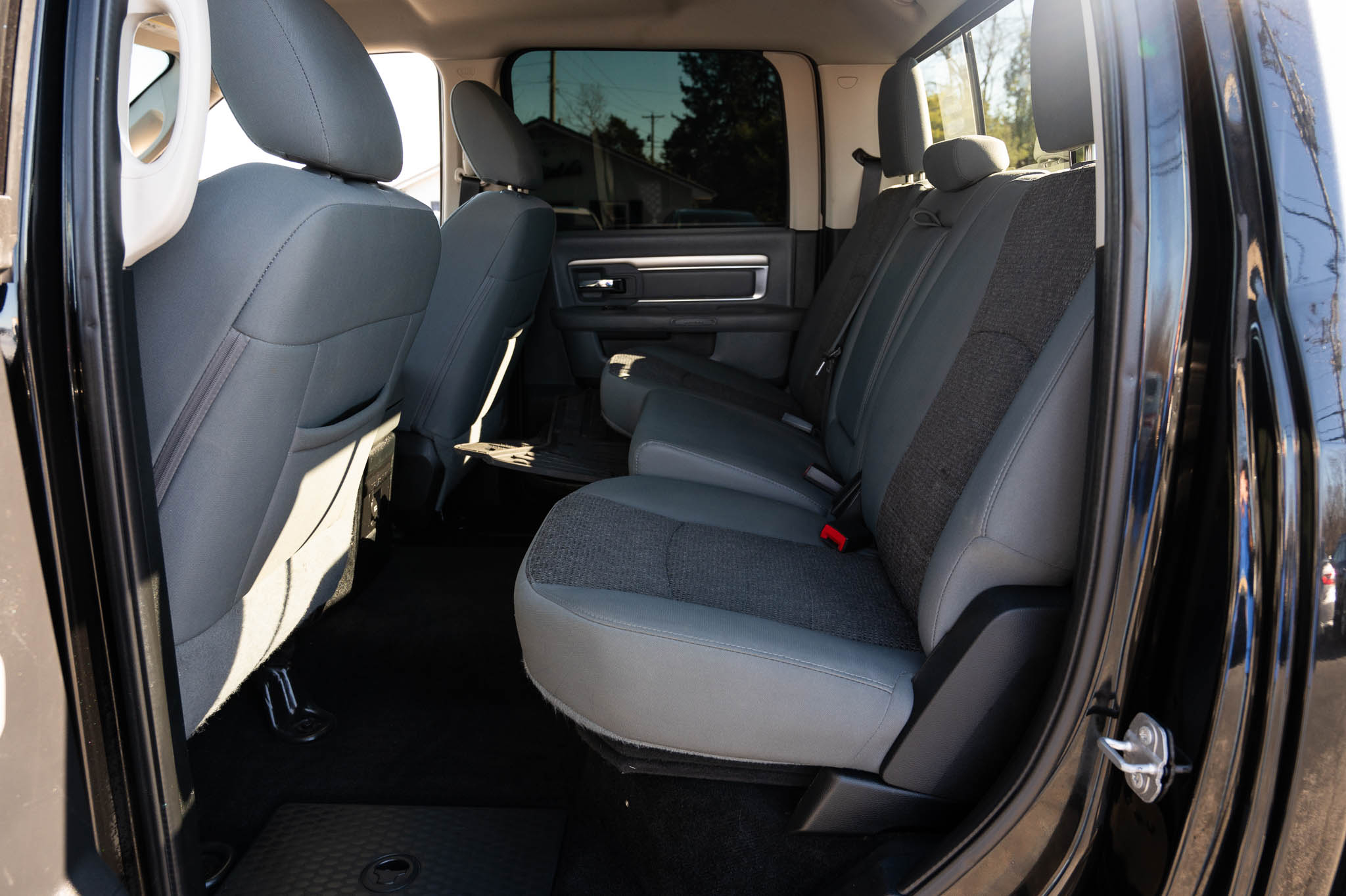 RAM 1500 SLT Crew Cab SWB 4WD 2016