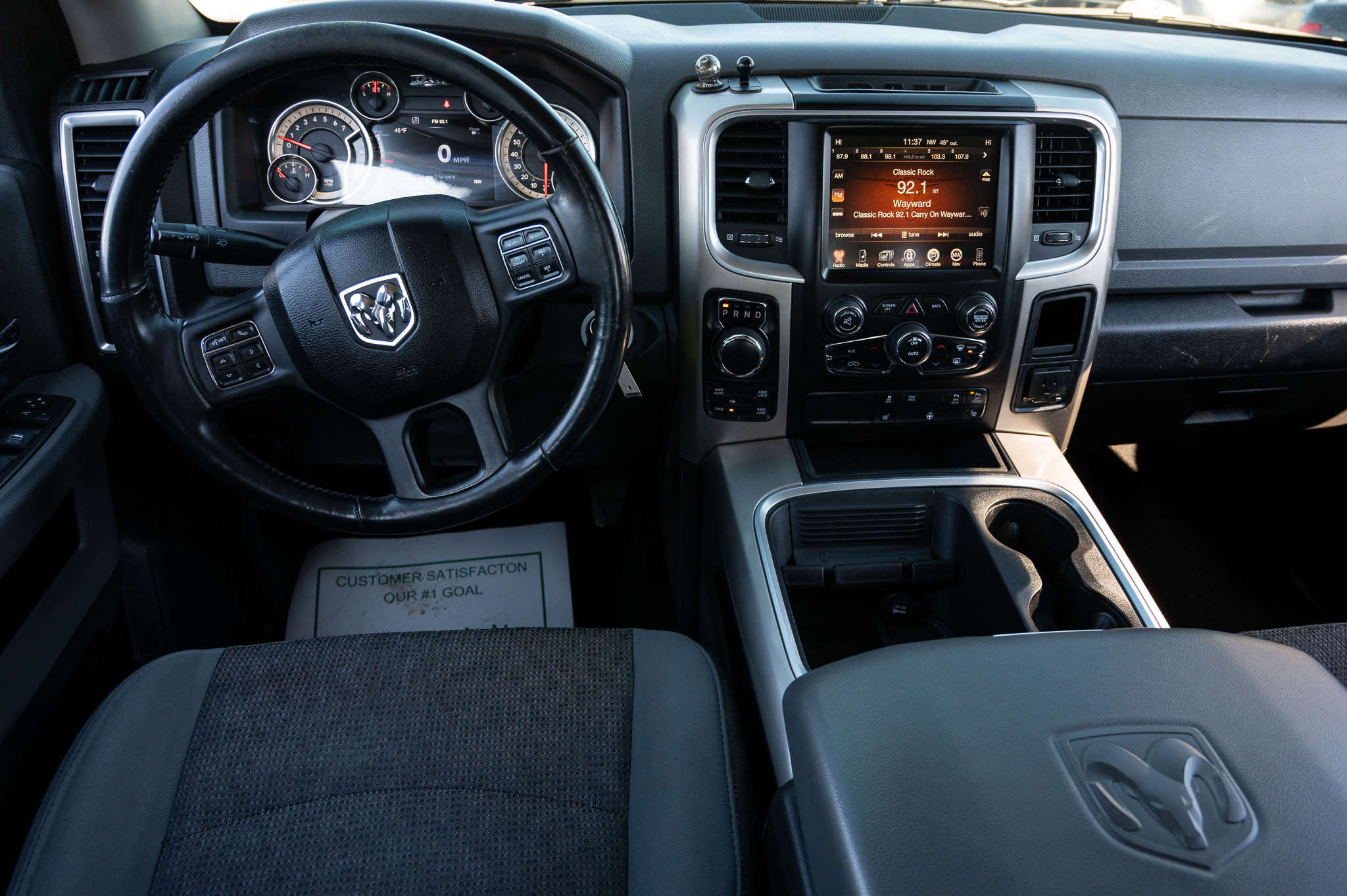 RAM 1500 SLT Crew Cab SWB 4WD 2016