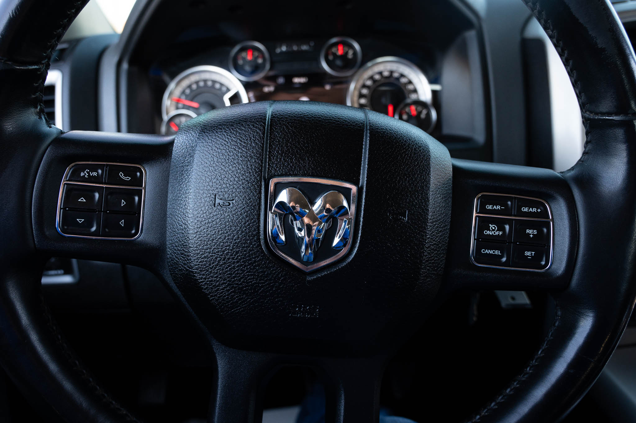 RAM 1500 SLT Crew Cab SWB 4WD 2016