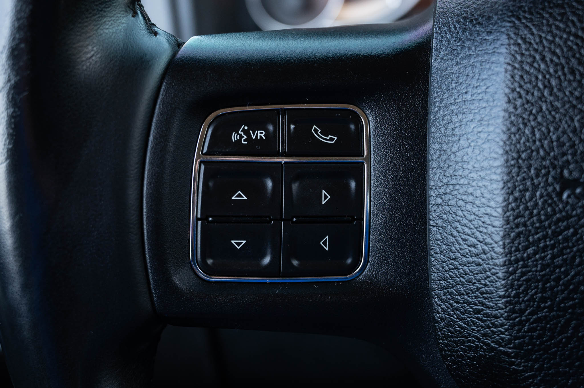 RAM 1500 SLT Crew Cab SWB 4WD 2016