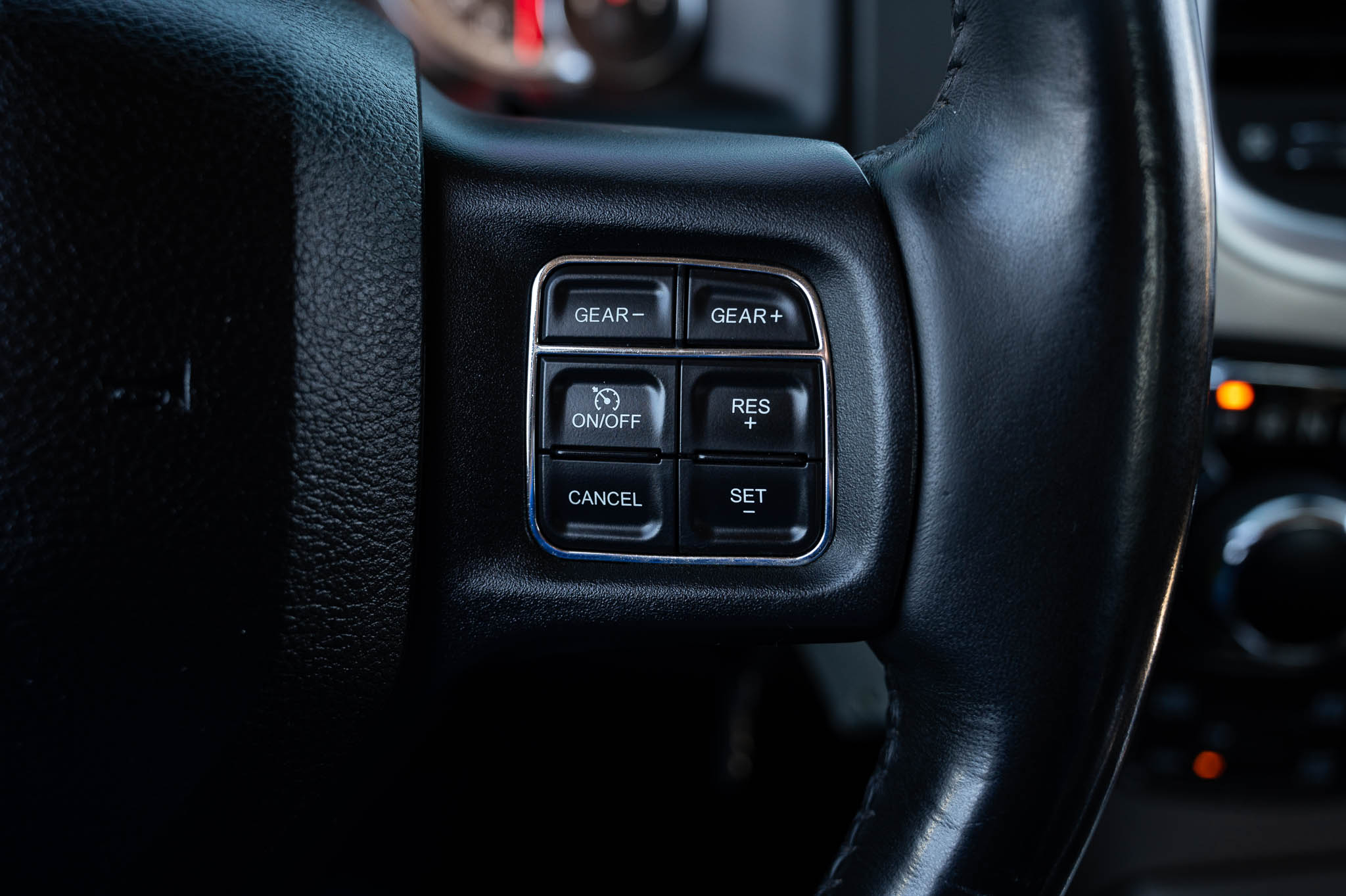 RAM 1500 SLT Crew Cab SWB 4WD 2016