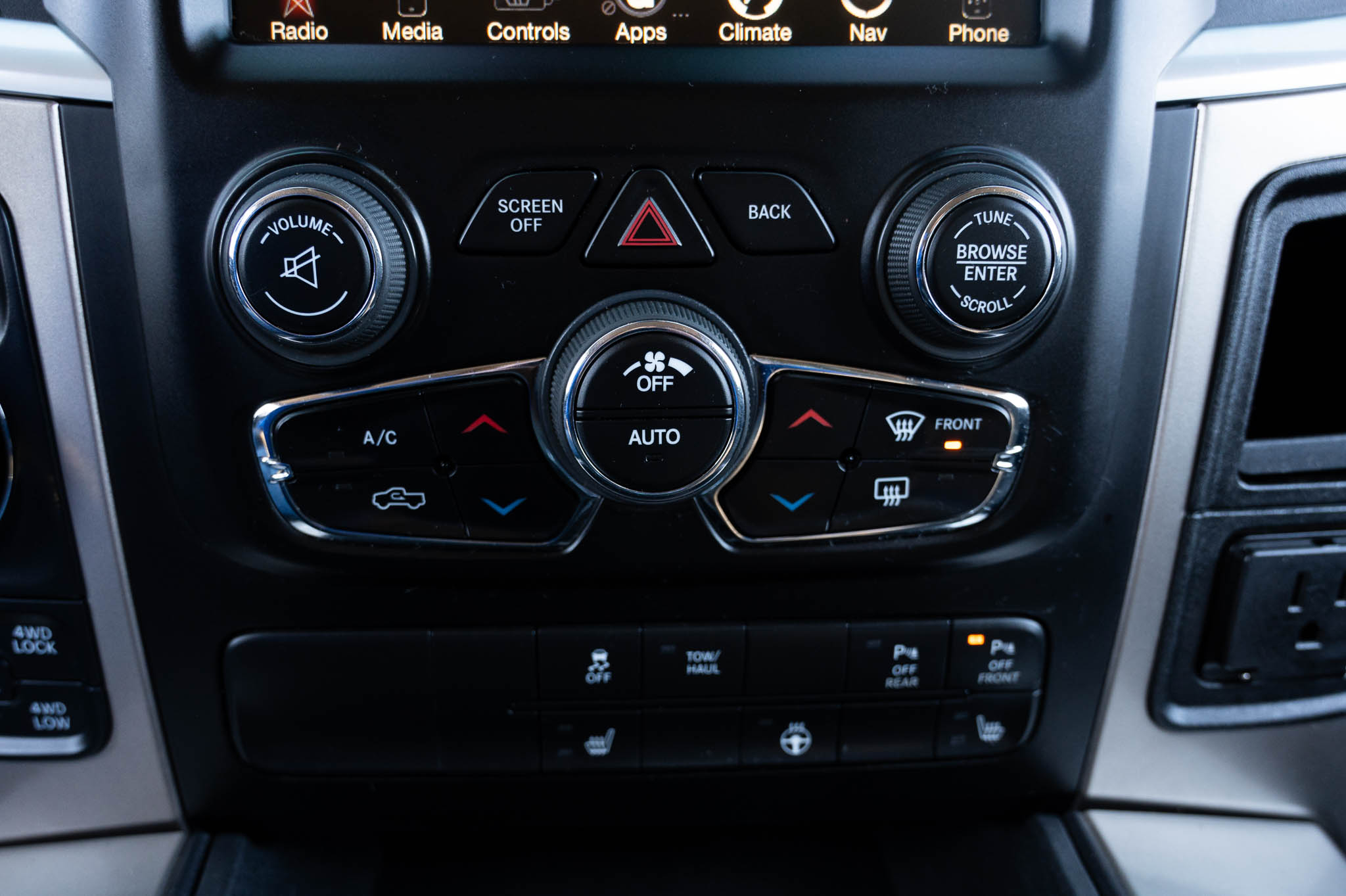 RAM 1500 SLT Crew Cab SWB 4WD 2016