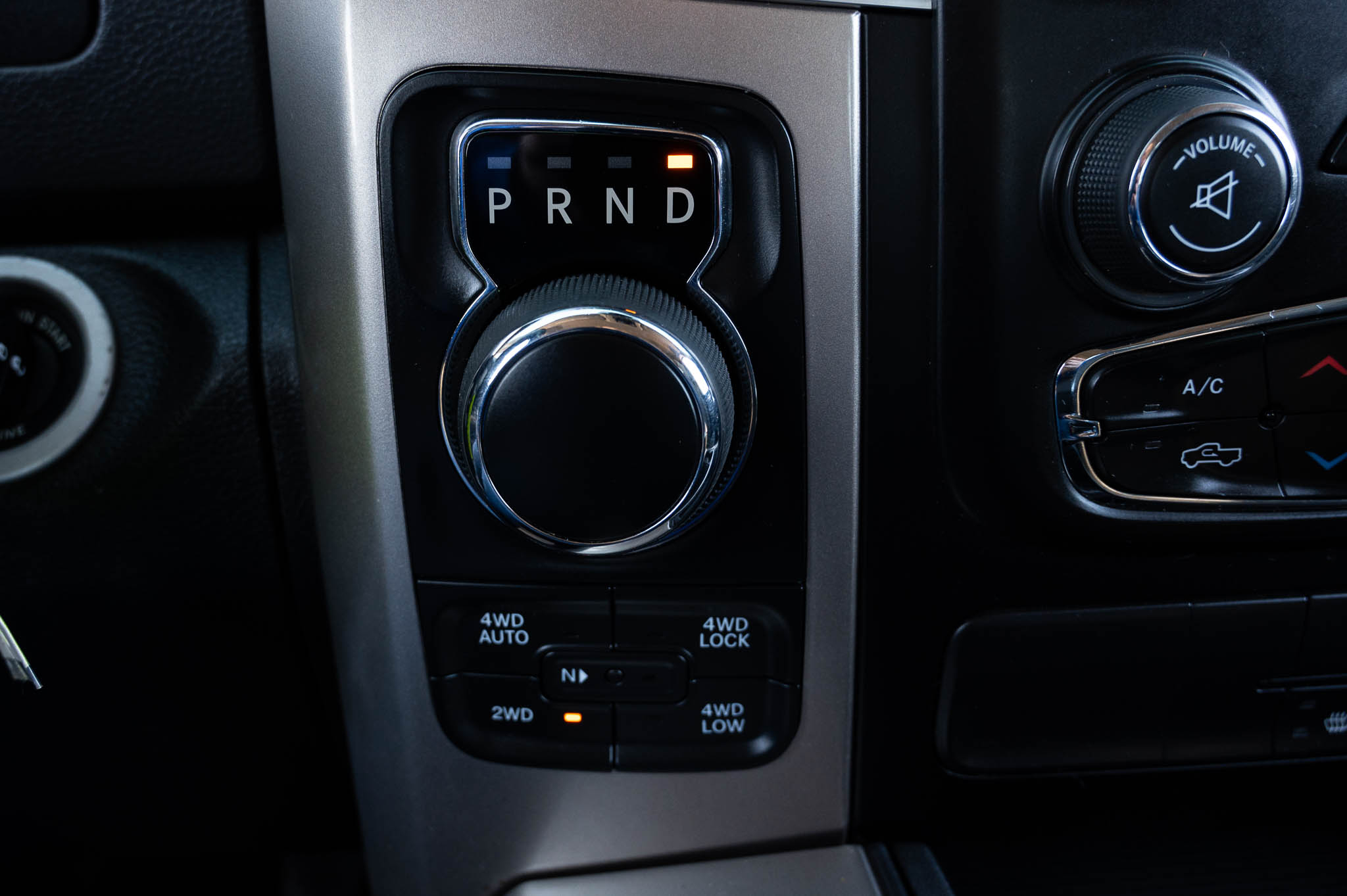 RAM 1500 SLT Crew Cab SWB 4WD 2016