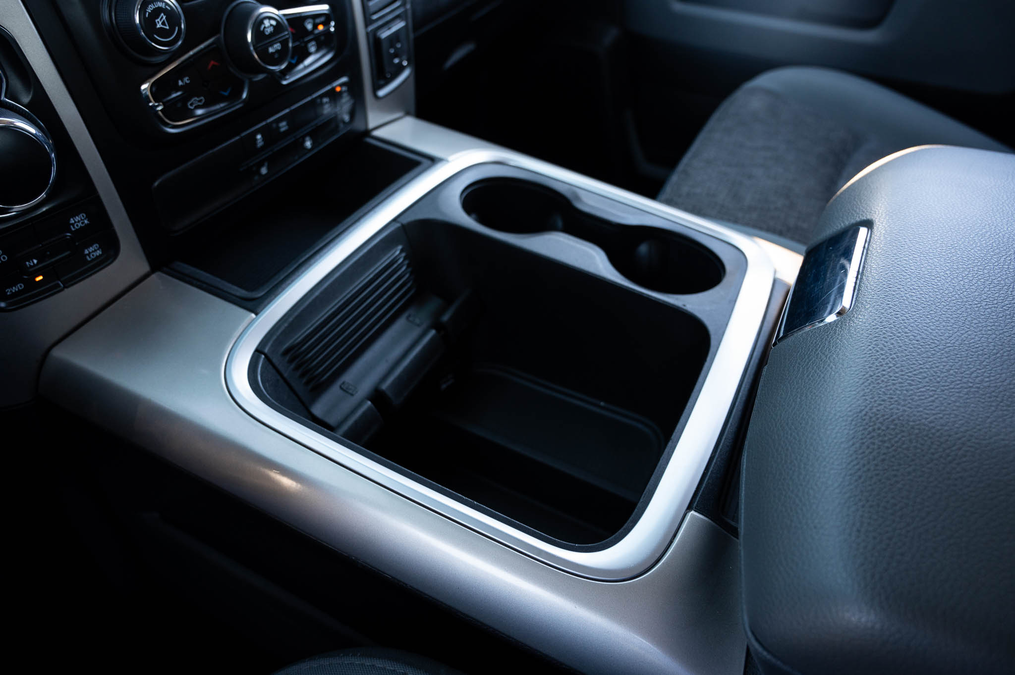 RAM 1500 SLT Crew Cab SWB 4WD 2016